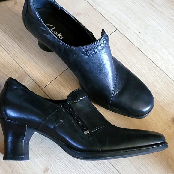 CLARKS LEATHER 2" Heels, Slip-on, Super comfortable, size 10 Walking Shoes - Picture 1 of 7